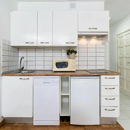 Apartment Cosy In 40 M² Close To The